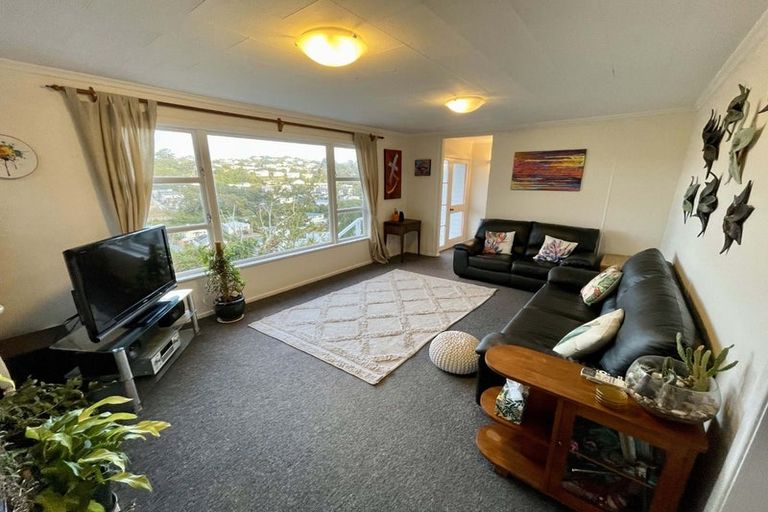 Photo of property in 7 Innes Way, Newlands, Wellington, 6037