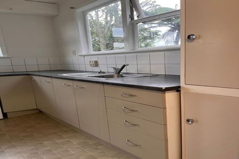 Photo of property in 147 Ruskin Road, Newlands, Wellington, 6037