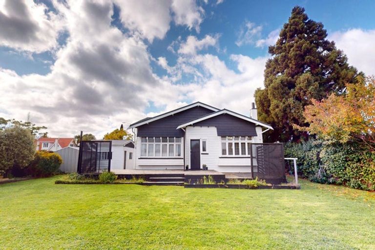 Photo of property in 201 Fitzherbert Avenue, West End, Palmerston North, 4410