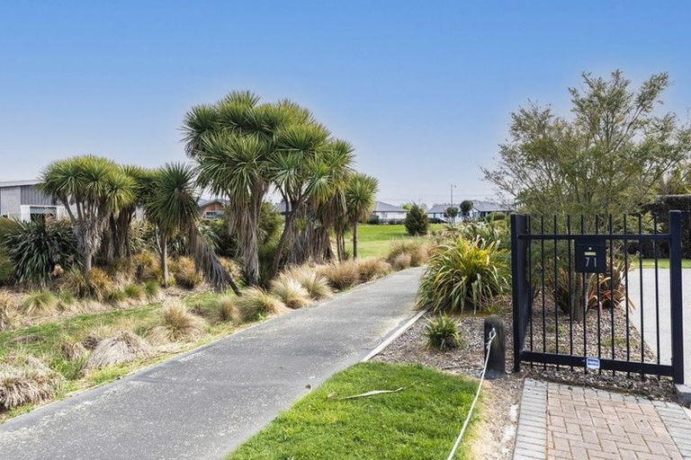 Photo of property in 71 Rannoch Drive, Broomfield, Christchurch, 8042