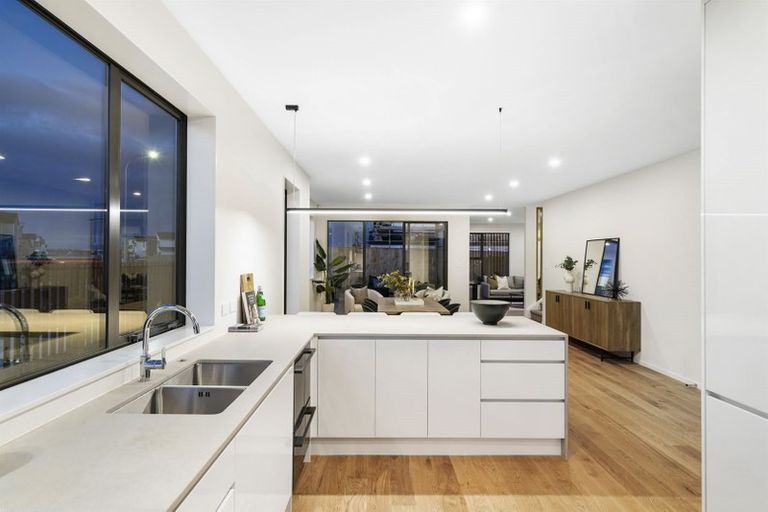 Photo of property in 2 Ocean Breeze Avenue, Hobsonville, Auckland, 0616