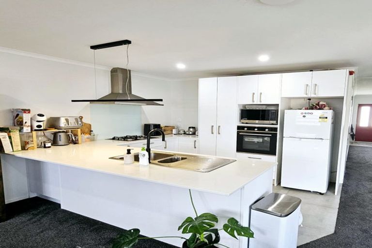 Photo of property in 40 Whareatua Avenue, Takanini, 2112