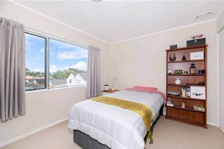 Photo of property in 25 Stephen Avenue, Henderson, Auckland, 0610