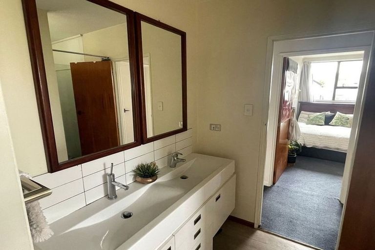 Photo of property in 2/43 Brockworth Place, Riccarton, Christchurch, 8011