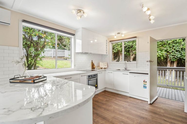 Photo of property in 10 Kawaka Street, Titirangi, Auckland, 0604