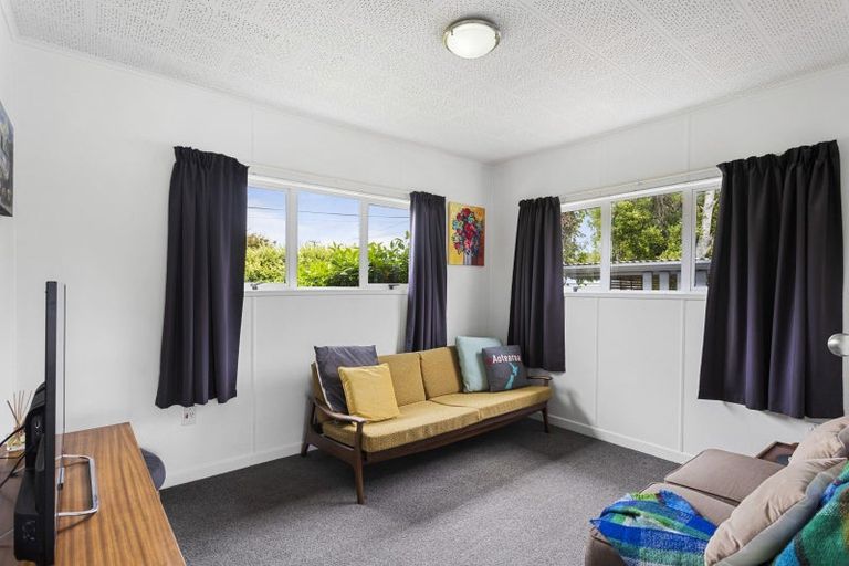 Photo of property in 2/2a Eskdale Road, Birkdale, Auckland, 0626