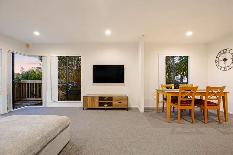 Photo of property in 2/54 Granville Drive, Massey, Auckland, 0614