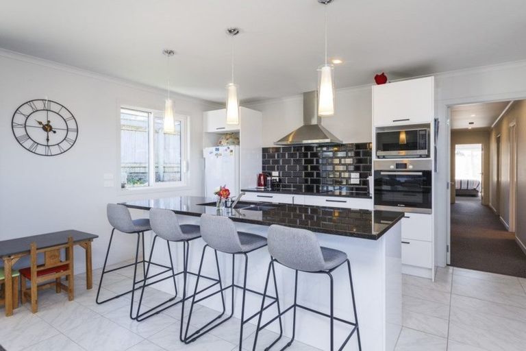 Photo of property in 18b Galea Grove, Kelvin Grove, Palmerston North, 4414