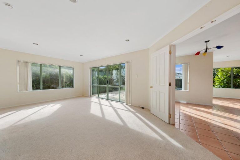 Photo of property in 3 Rosebay Rise, Henderson, Auckland, 0610
