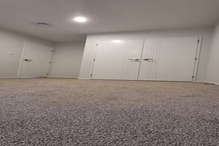 Photo of property in 19 Kaimai Avenue, Massey, Auckland, 0614