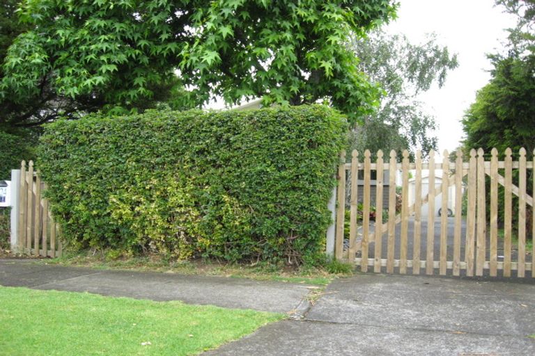Photo of property in 24 Seaforth Avenue, Mangere Bridge, Auckland, 2022