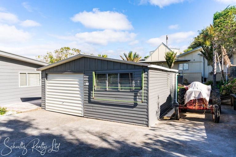 Photo of property in 1 Rigby Street, Whakapirau, 0583