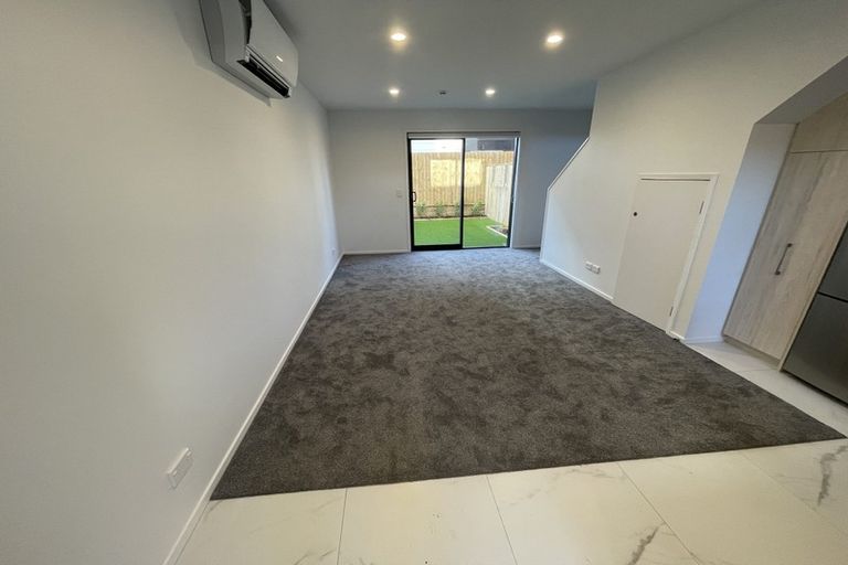 Photo of property in 8/19 Karamu Street, Te Atatu Peninsula, Auckland, 0610