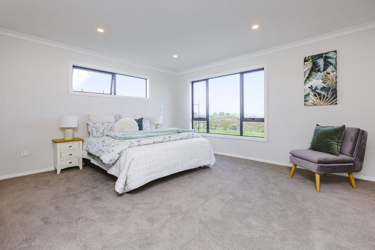 Photo of property in 2 Seagreen Avenue, Rosehill, 2113