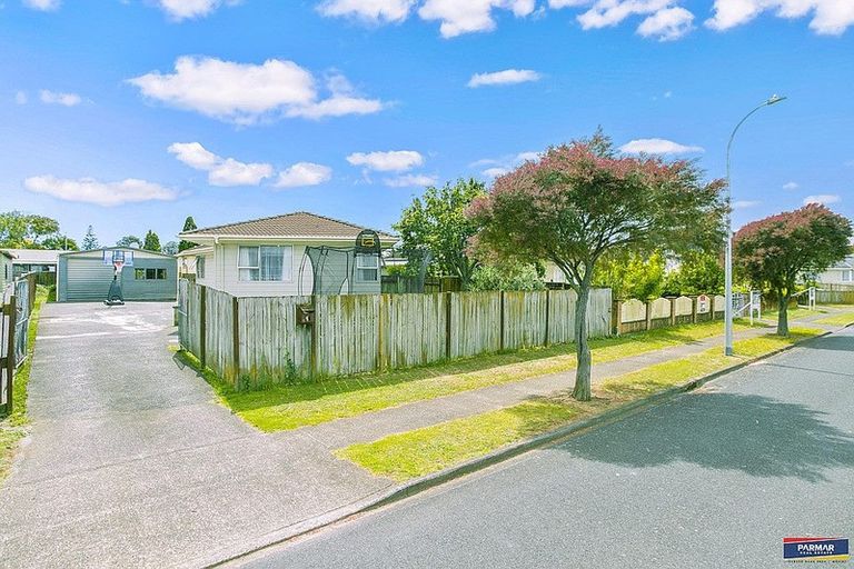 Photo of property in 11 Funnell Place, Manurewa, Auckland, 2102