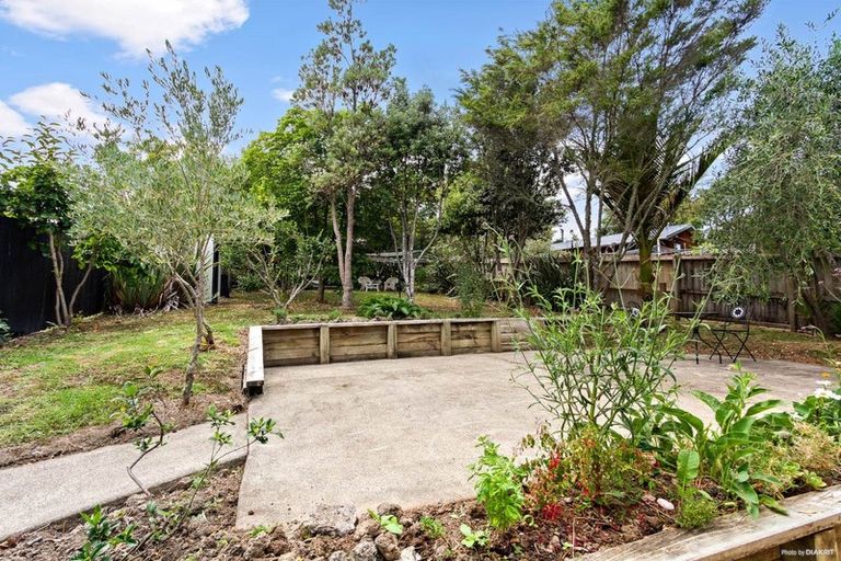 Photo of property in 79 Kaurilands Road, Titirangi, Auckland, 0604