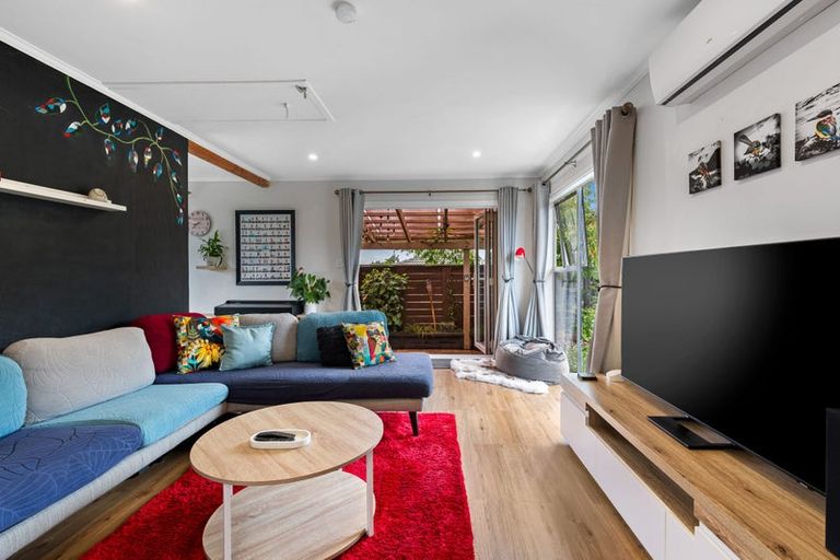 Photo of property in 2/57 Solar Road, Glen Eden, Auckland, 0602