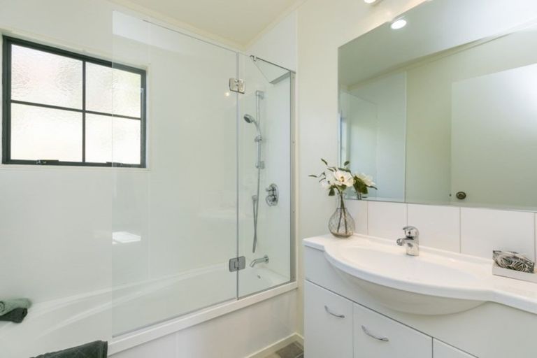 Photo of property in 5 Furlong Crescent, Churton Park, Wellington, 6037