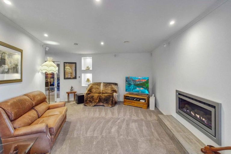 Photo of property in 6 The Oaks, Awapuni, Palmerston North, 4412