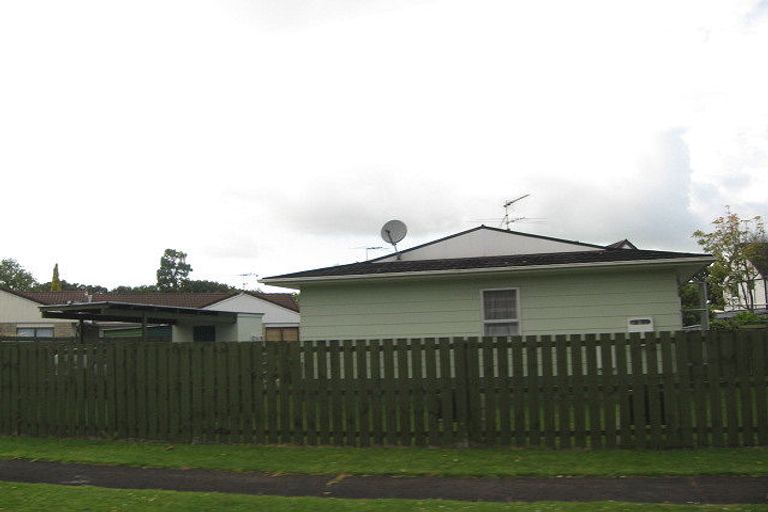 Photo of property in 2/35 Challen Close, Conifer Grove, Takanini, 2112