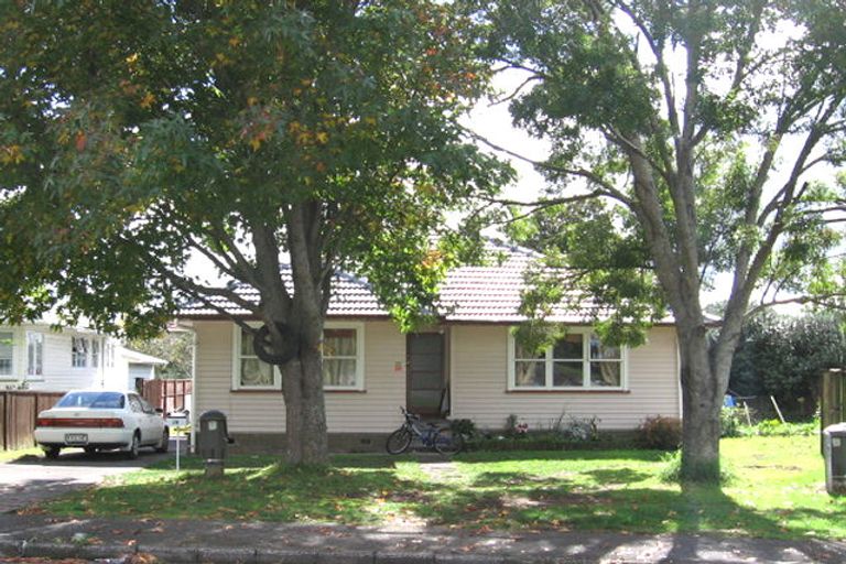 Photo of property in 28 Enderby Drive, Te Atatu Peninsula, Auckland, 0610