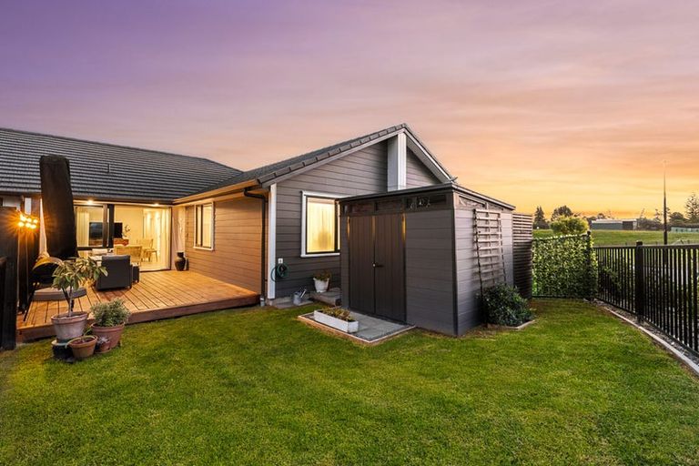 Photo of property in 9 Metoriti Crescent, Karaka, 2124
