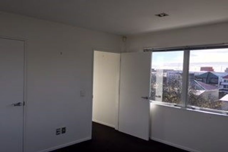 Photo of property in 4/6 Defoe Place, Waltham, Christchurch, 8023