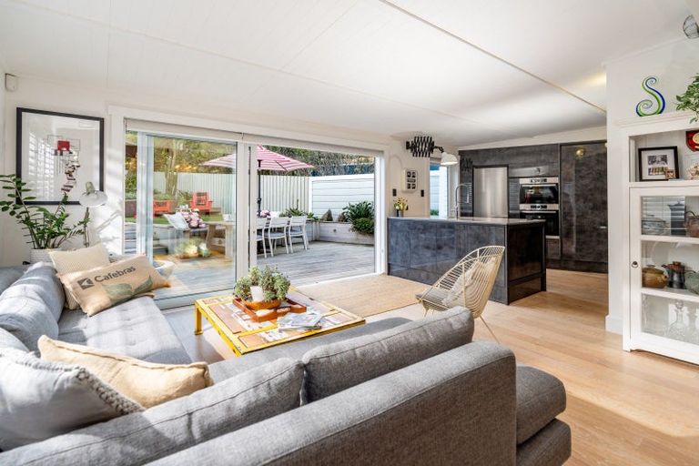 Photo of property in 84 The Esplanade, Houghton Bay, Wellington, 6023