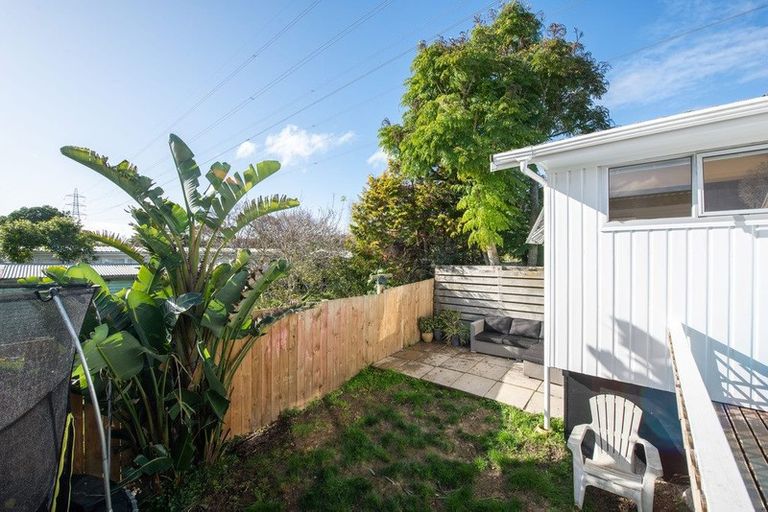 Photo of property in 4/72 Portage Road, New Lynn, Auckland, 0600