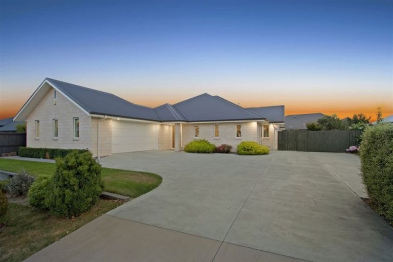 Photo of property in 55 Oakwood Drive, Rangiora, 7400