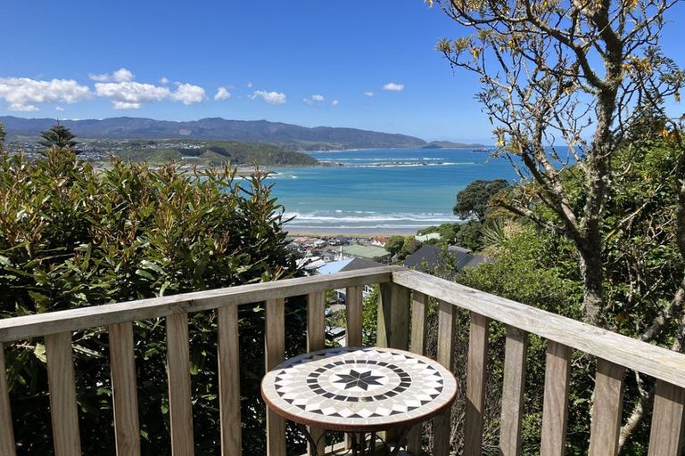 Photo of property in 4 Sunglow Avenue, Melrose, Wellington, 6023