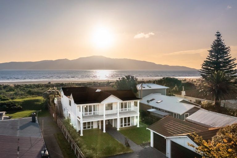Photo of property in 7 Manly Street, Paraparaumu Beach, Paraparaumu, 5032