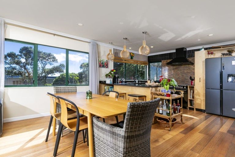 Photo of property in 6 Berridge Road, Muriwai, Waimauku, 0881