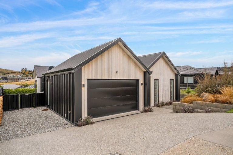 Photo of property in 2 Mcneil Crescent, Wanaka, 9305