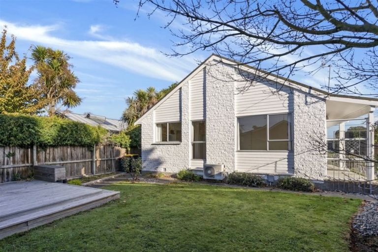Photo of property in 2/42 Saint Martins Road, Saint Martins, Christchurch, 8022
