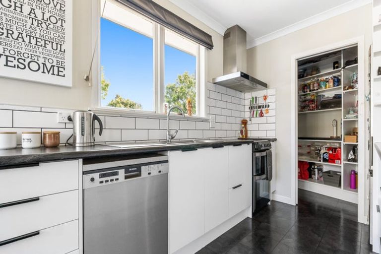 Photo of property in 4 Sequoia Place, Maoribank, Upper Hutt, 5018