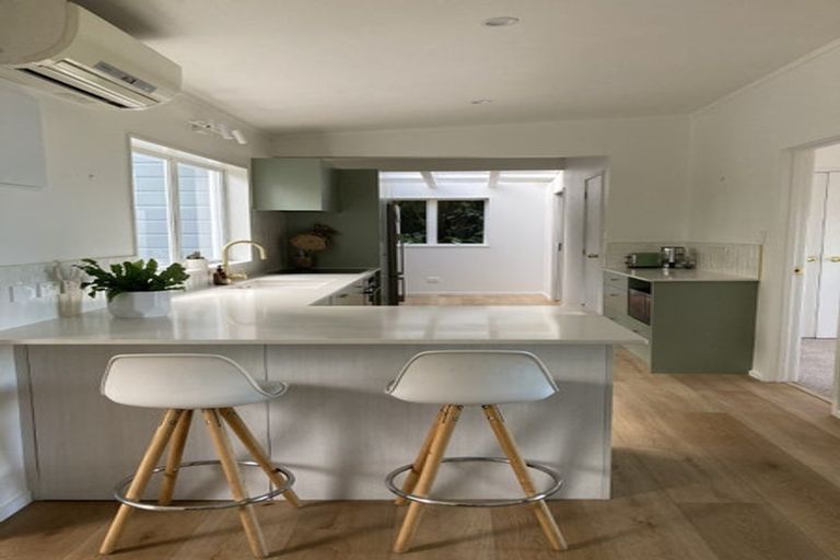 Photo of property in 60 Kauri Point Road, Laingholm, Auckland, 0604