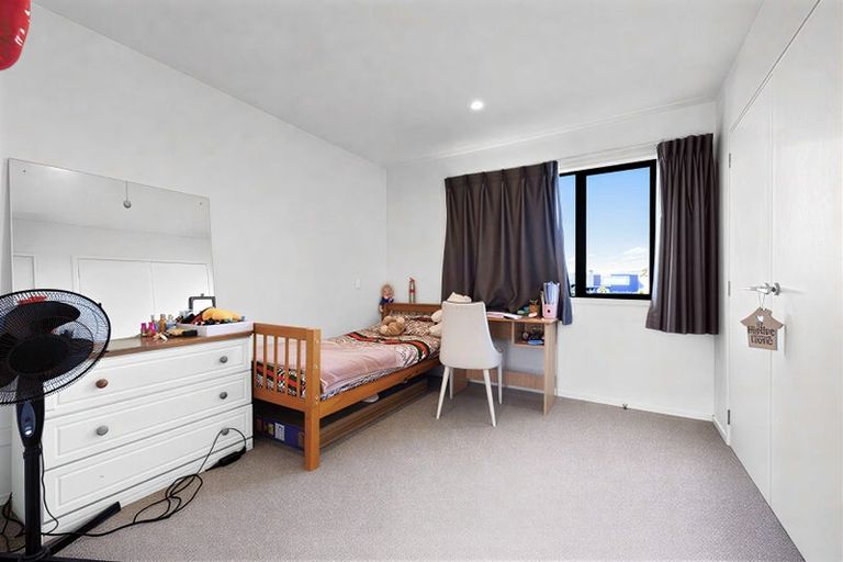 Photo of property in 31 Huntington Drive, Huntington Park, Auckland, 2013