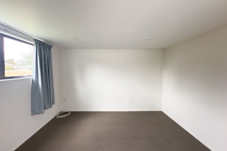 Photo of property in 32 Bateman Avenue, Bryndwr, Christchurch, 8053
