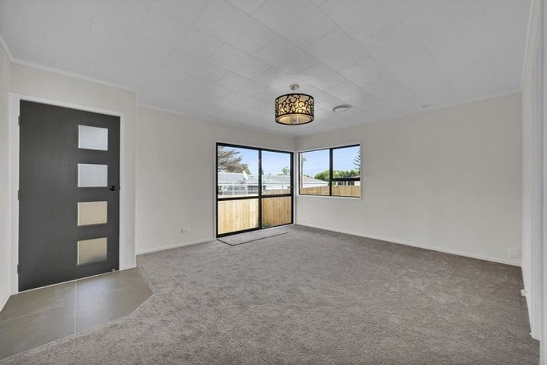 Photo of property in 9 Southview Place, Wattle Downs, Auckland, 2102