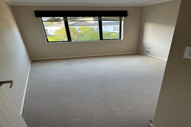 Photo of property in 5 Gibbston Crescent, Flat Bush, Auckland, 2016