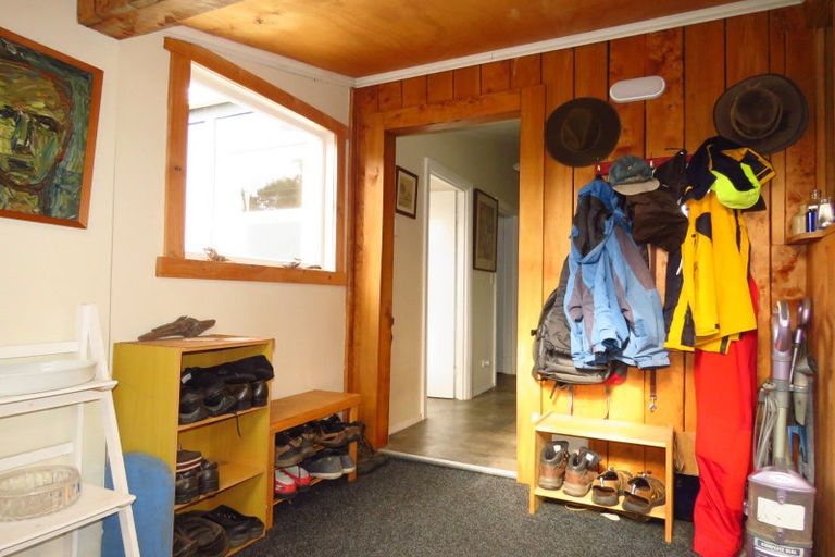 Photo of property in 47 Wakefield Street, Westport, 7825