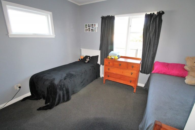 Photo of property in 5 Henderson Street, Dannevirke, 4930