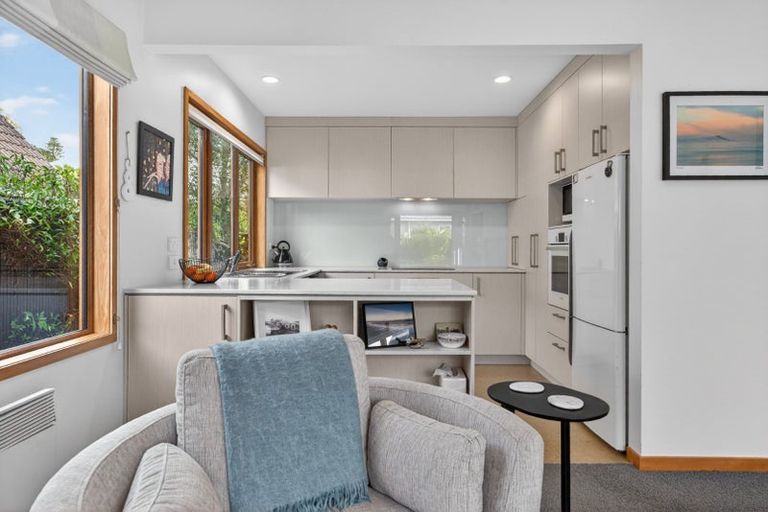 Photo of property in 2/130 Muritai Road, Eastbourne, Lower Hutt, 5013