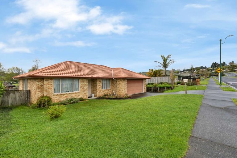 Photo of property in 37 Cabeleigh Drive, Helensville, 0800