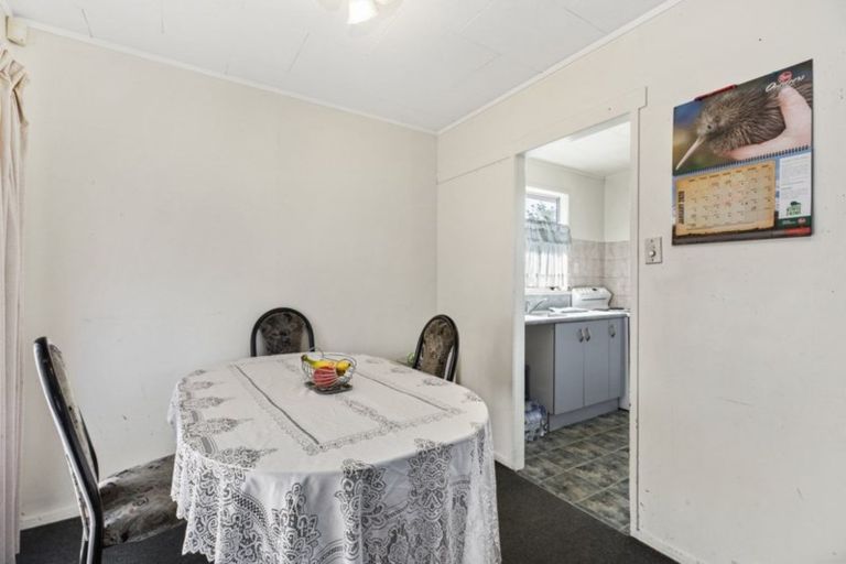 Photo of property in 76 Hindmarsh Street, Henderson, Auckland, 0612