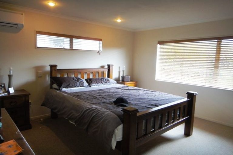 Photo of property in 1 Carnelian Court, Westgate, Auckland, 0614