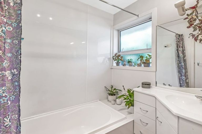 Photo of property in 26 Staveley Street, Avonhead, Christchurch, 8042