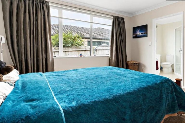 Photo of property in 11 Logan Place, Waiuku, 2123