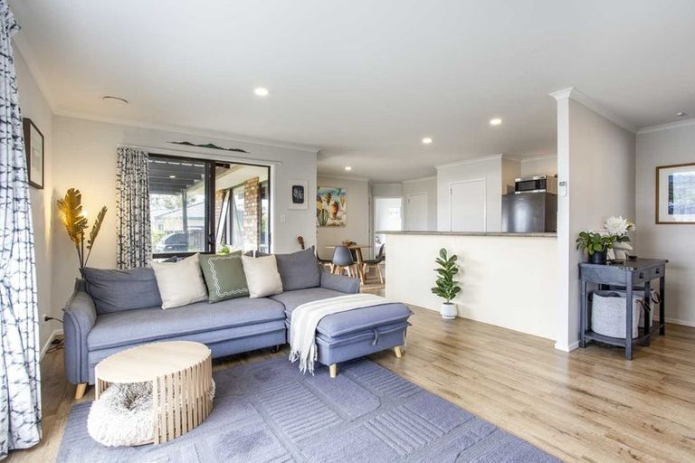 Photo of property in 59 Cabeleigh Drive, Helensville, 0800